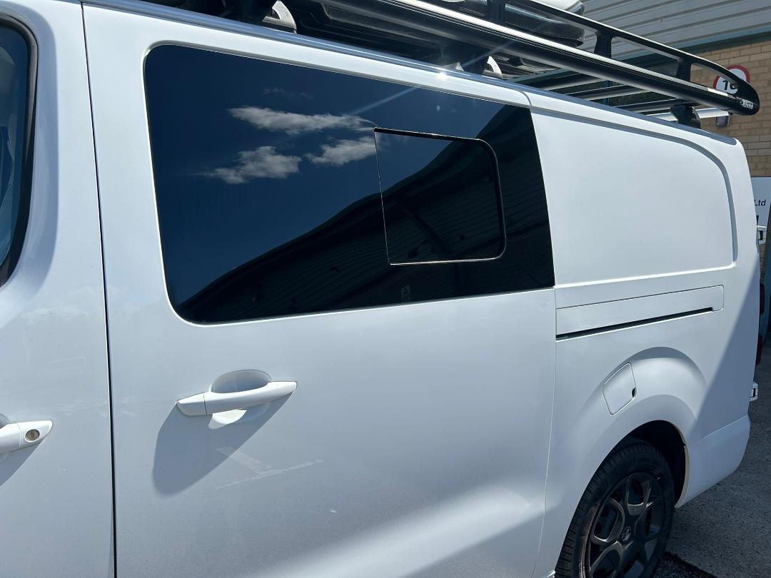mk3 vivaro nearside slider flyscreen