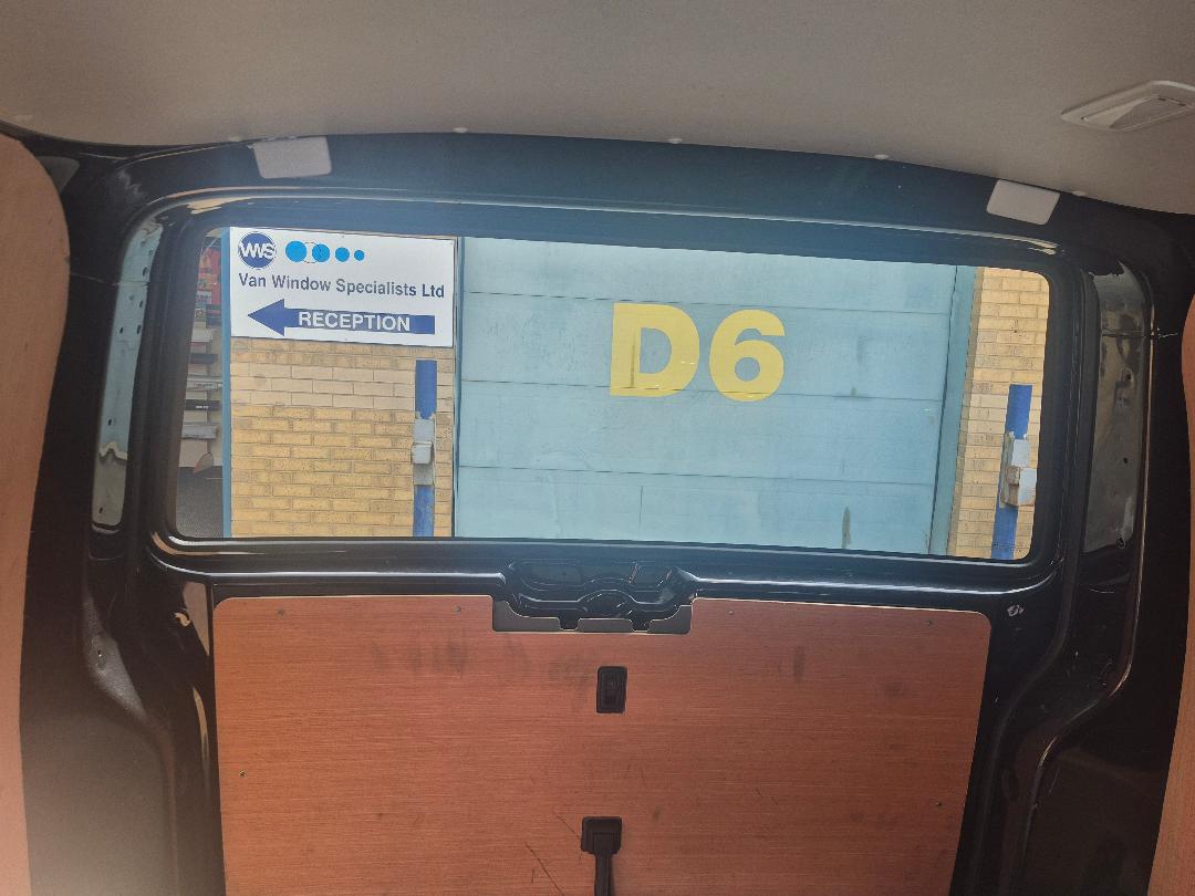 t6 tailgate internal